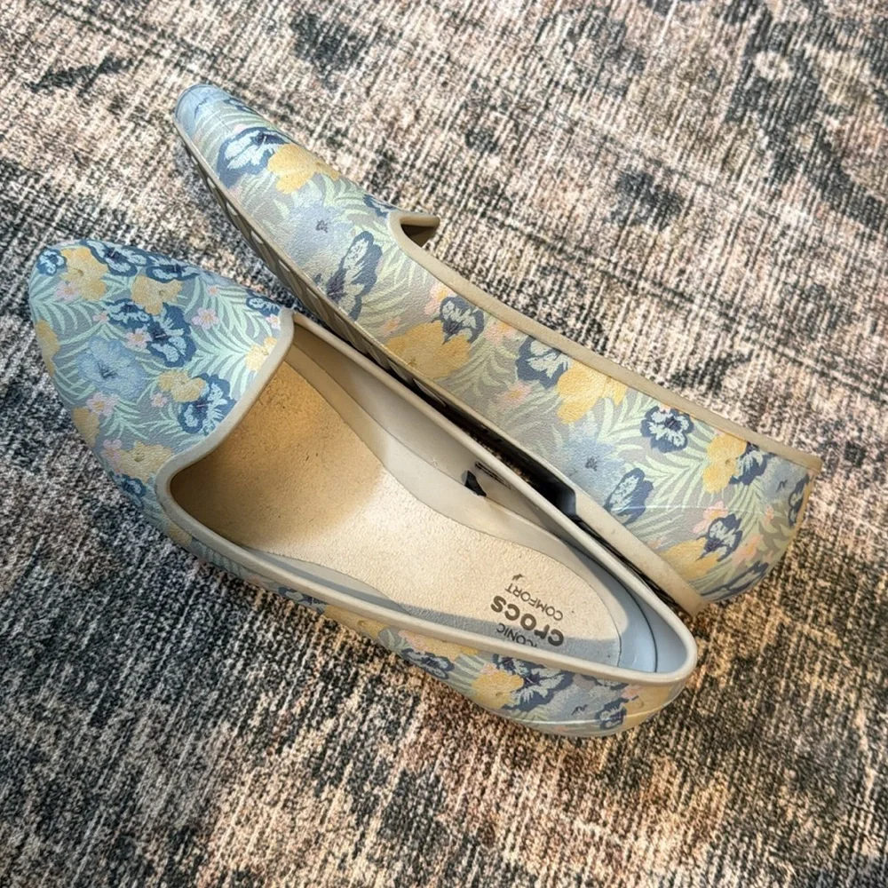 Crocs Eve Graphic Floral Flat size 6 - Picture 4 of 5